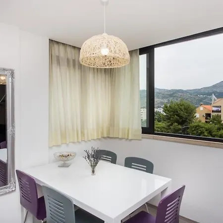 Apartman Square - One-bedroom With City View