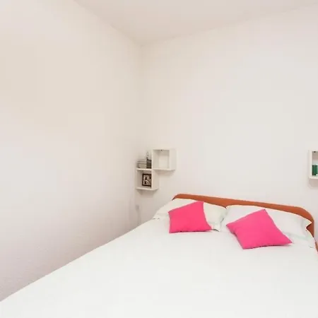 Square - One-bedroom With City View Apartman